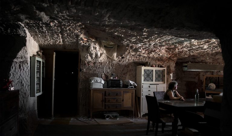 A Luxurious Underground Hole In The Australian Desert Becomes Home To Thousands