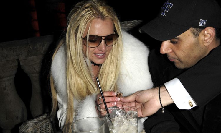 10+ Celebrities And Their Secret Booze And Drugs Addictions