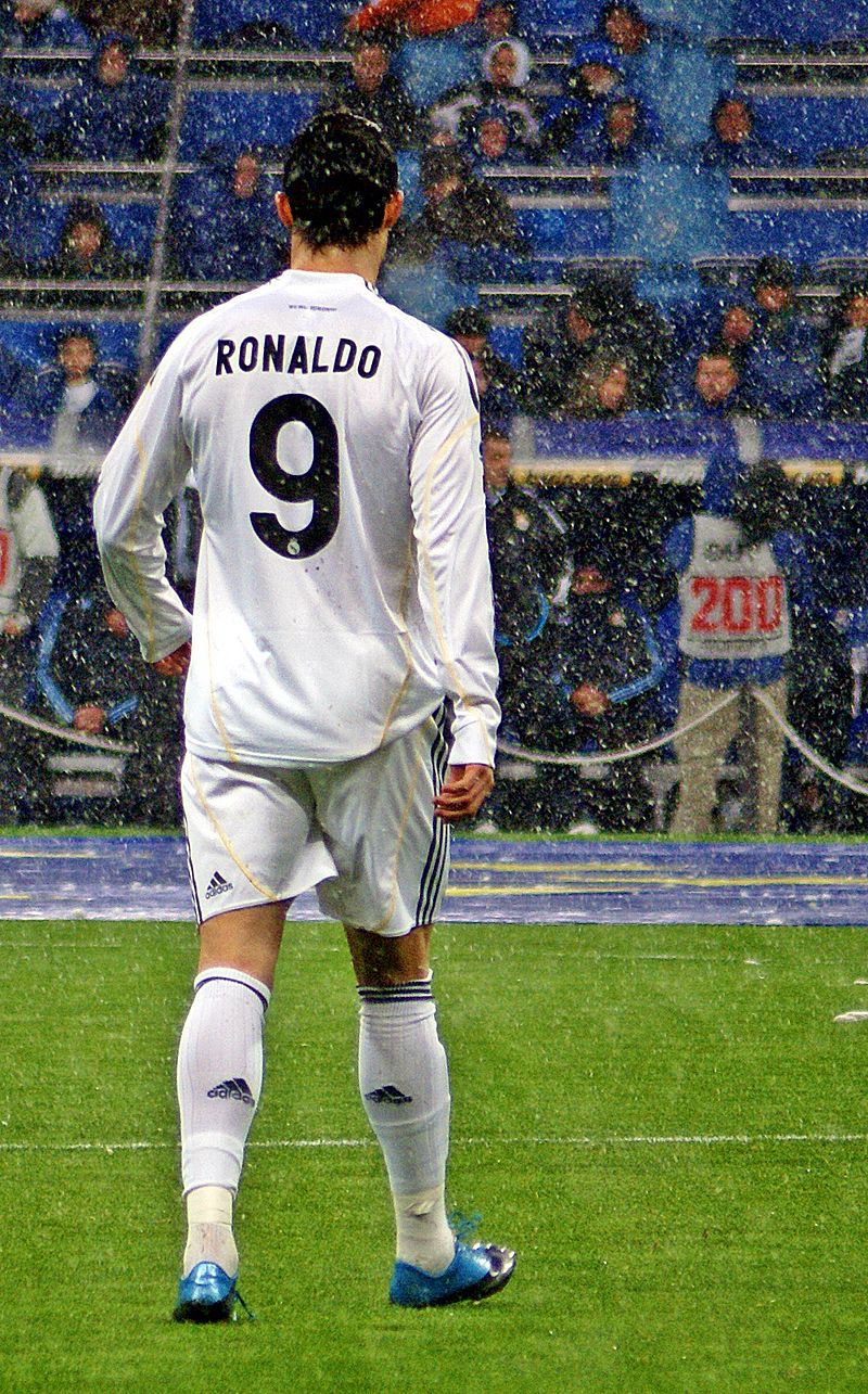 800px-Cristiano_Ronaldo_Madrid.jpg